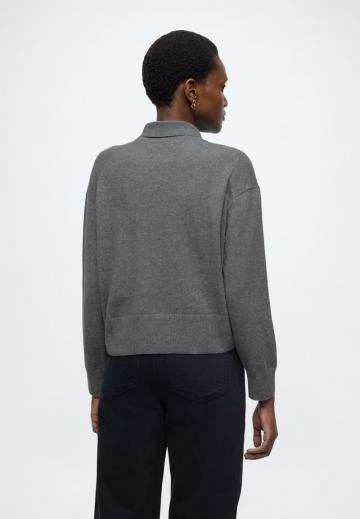 Пуловер с воротником поло