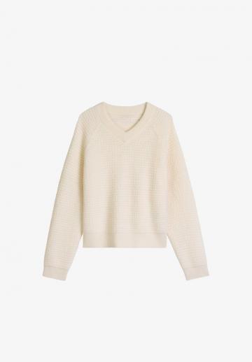 Пуловер с вырезом V