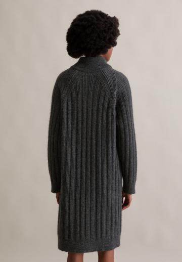 Вязаное платье