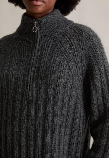 Вязаное платье