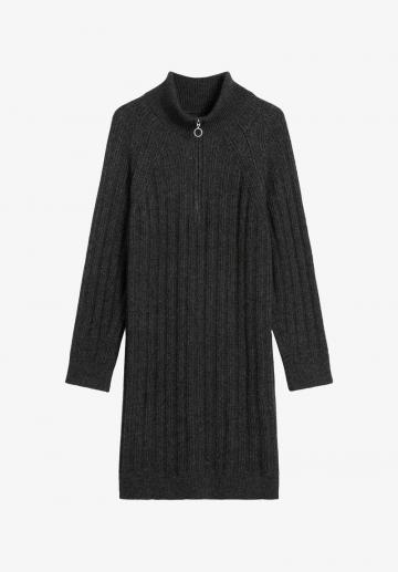 Вязаное платье