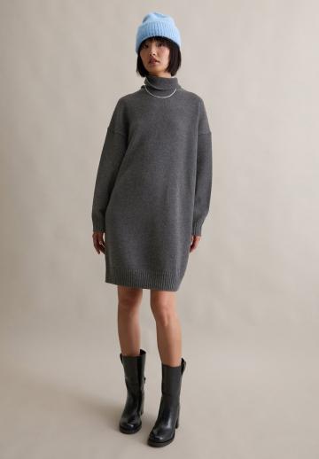 Вязаное платье