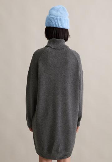 Вязаное платье