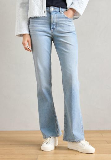 Клешеные джинсы