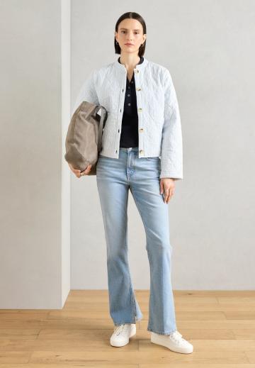 Клешеные джинсы