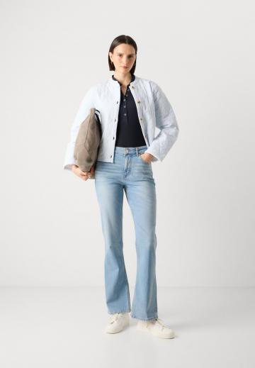 Клешеные джинсы