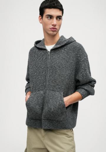 Вязаная кофта