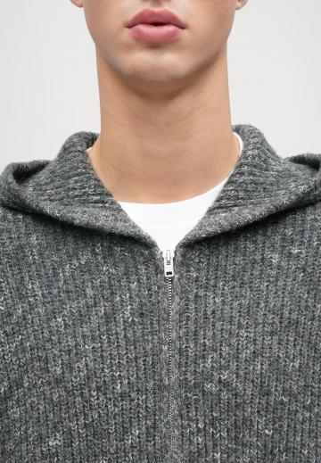 Вязаная кофта