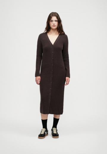 Вязаное платье