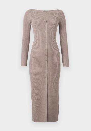 Вязаное платье