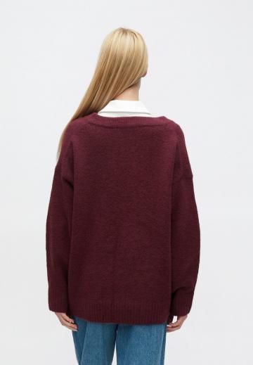 Пуловер с вырезом V