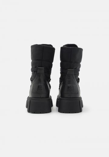 Ботинки на шнуровке