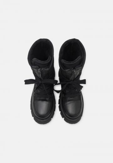 Ботинки на шнуровке