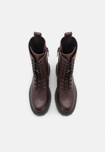 Ботинки на шнуровке