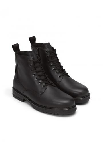 Ботинки на шнуровке