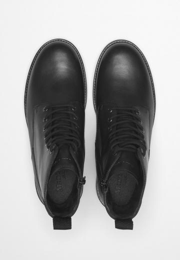 Ботинки на шнуровке