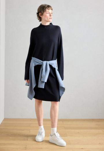 Вязаное платье