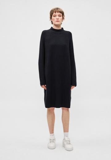 Вязаное платье