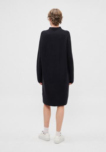 Вязаное платье