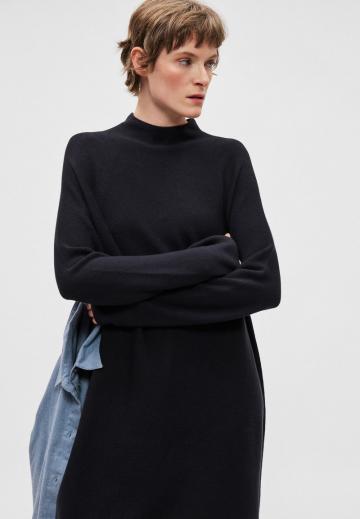 Вязаное платье