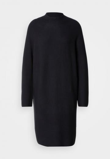 Вязаное платье