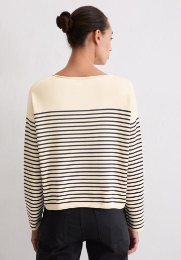 Пуловер в полоску
