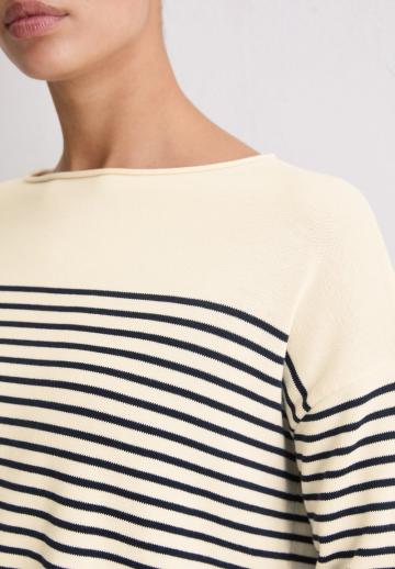 Пуловер в полоску