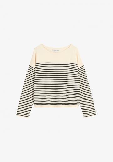 Пуловер в полоску