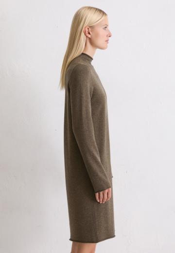 Вязаное платье