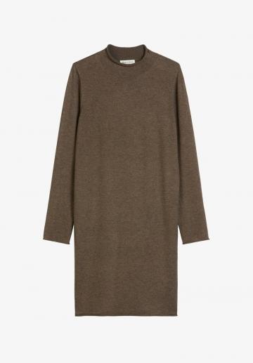 Вязаное платье