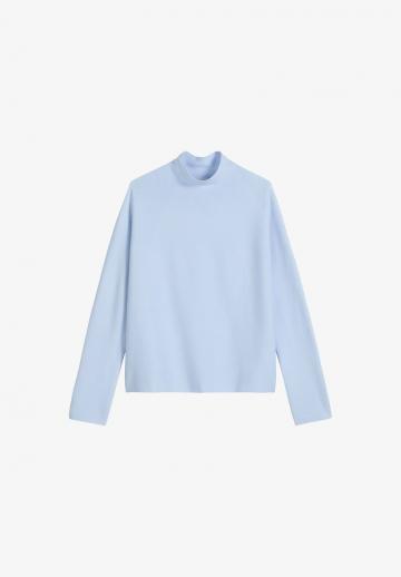 Пуловер с вырезом V