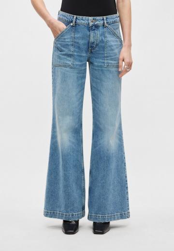 Клешеные джинсы