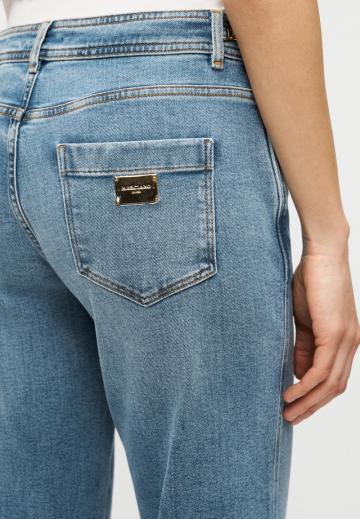 Клешеные джинсы