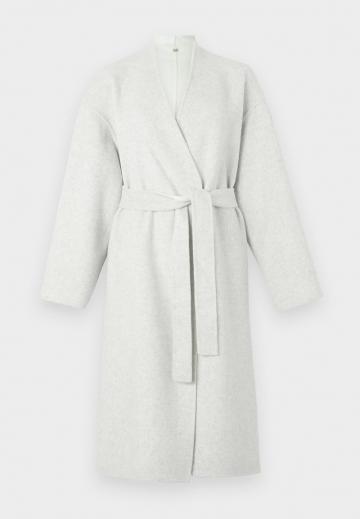 Шерстяное пальто