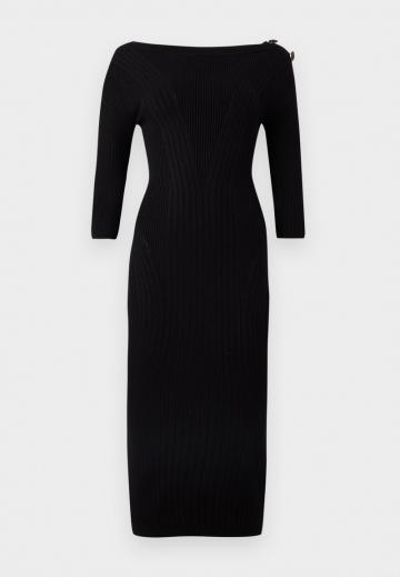 Вязаное платье
