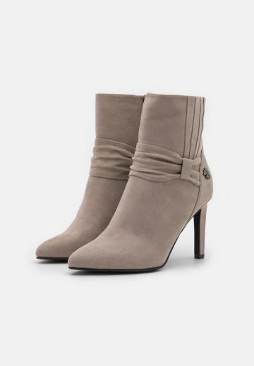 Высокие сапоги