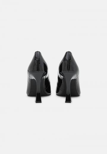 Туфли на высоком каблуке