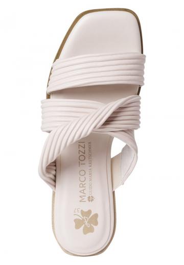 Босоножки на каблуке