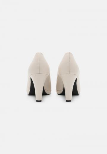 Туфли на высоком каблуке