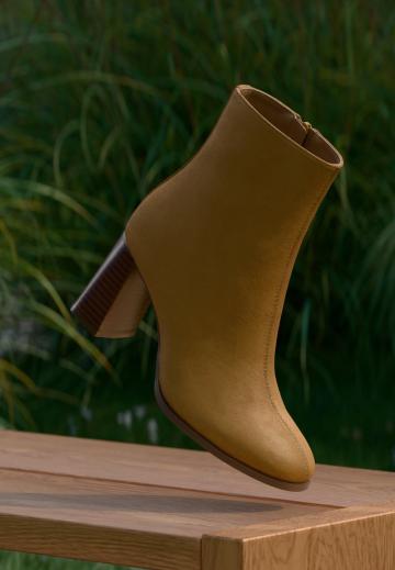 Полусапожки на высоком каблуке