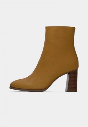 Полусапожки на высоком каблуке