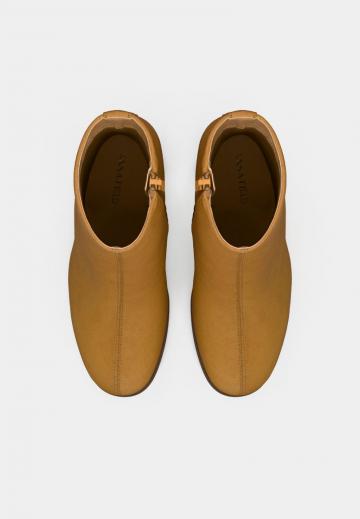 Полусапожки на высоком каблуке