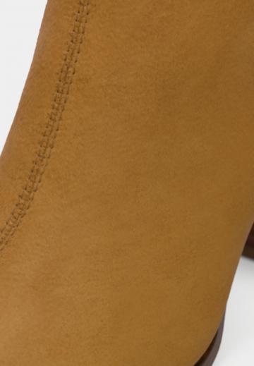 Полусапожки на высоком каблуке