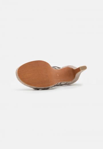 Босоножки на платформе