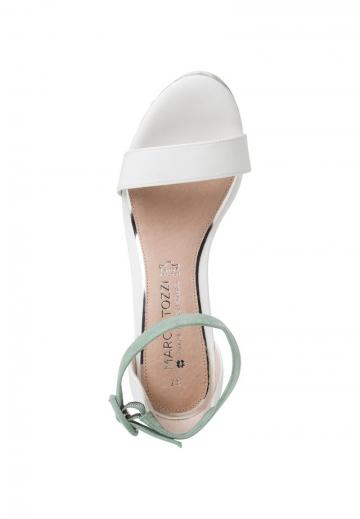 Босоножки на танкетке