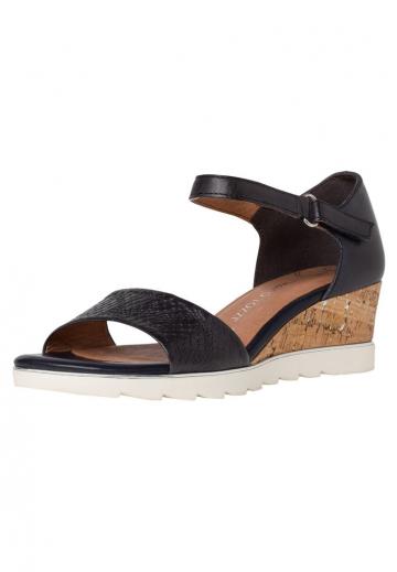 Босоножки на танкетке