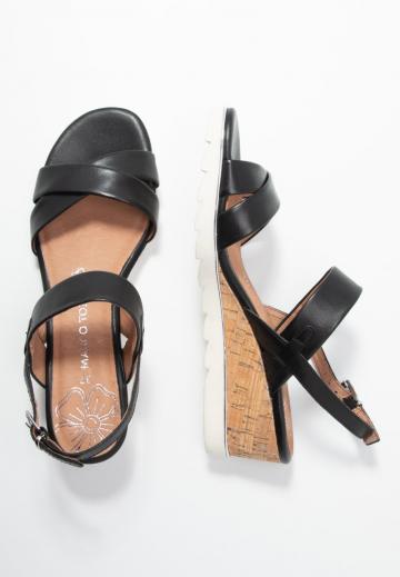 Босоножки на танкетке