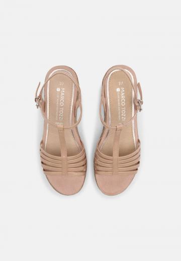 Босоножки на танкетке