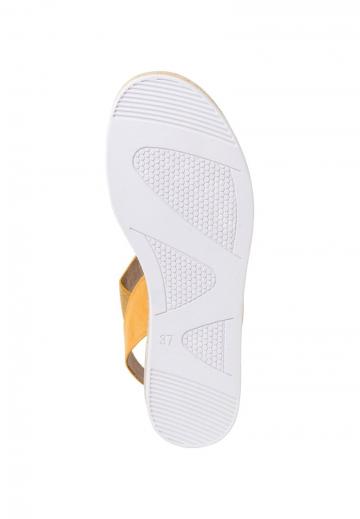 Босоножки на танкетке