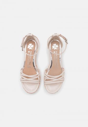 Босоножки на танкетке